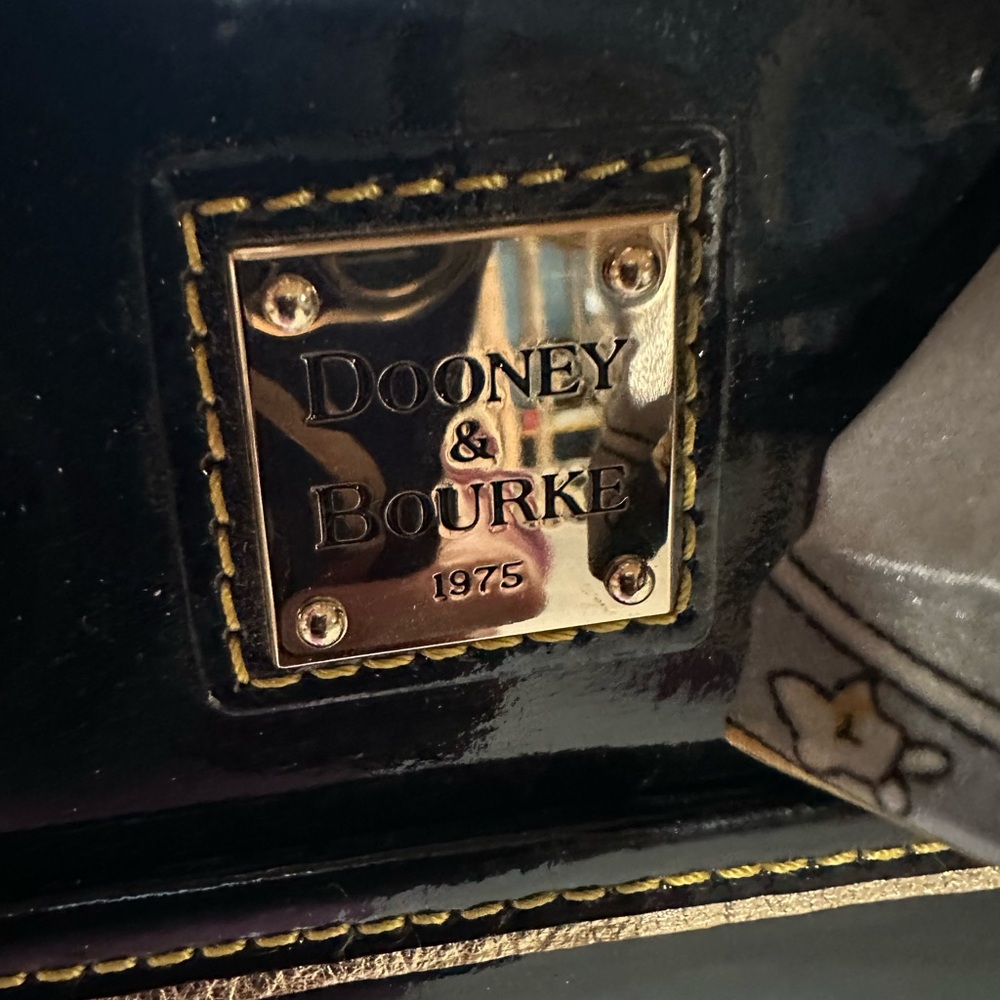 Dooney & Bourke Black patent leather Shoulder Bag in excellent condition. - Picture 3 of 6